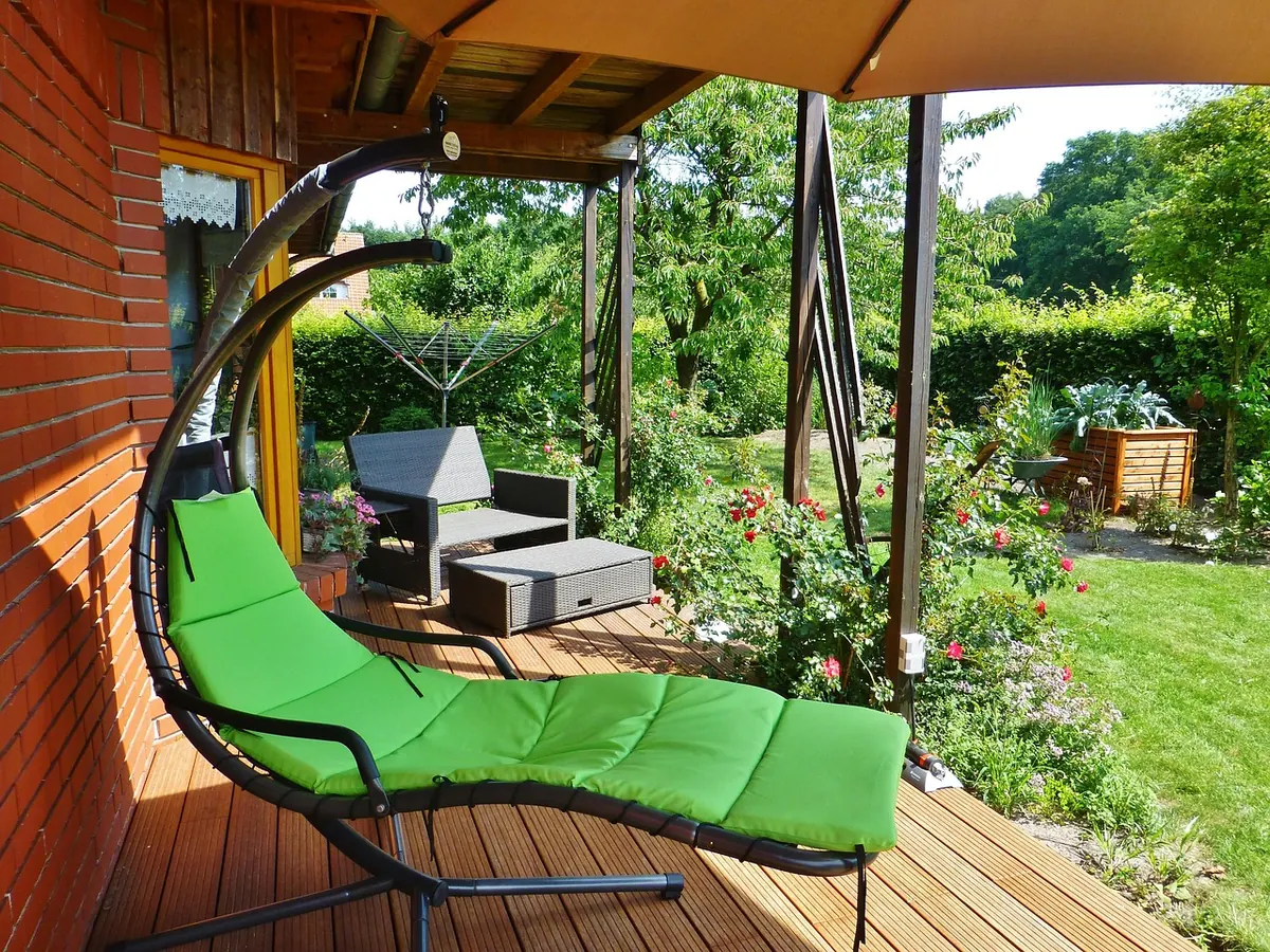 Comparing Decking, Stone and Composite for Coastal Patios